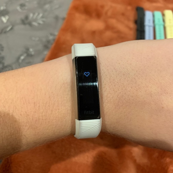 Fitbit Alta & straps w/two chargers - Picture 2 of 3